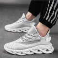 New Men′s Shoes Mesh Upper Light Sports Running Shoes Large Size Couples Breathable Flying Knitting Shoes Sneakers